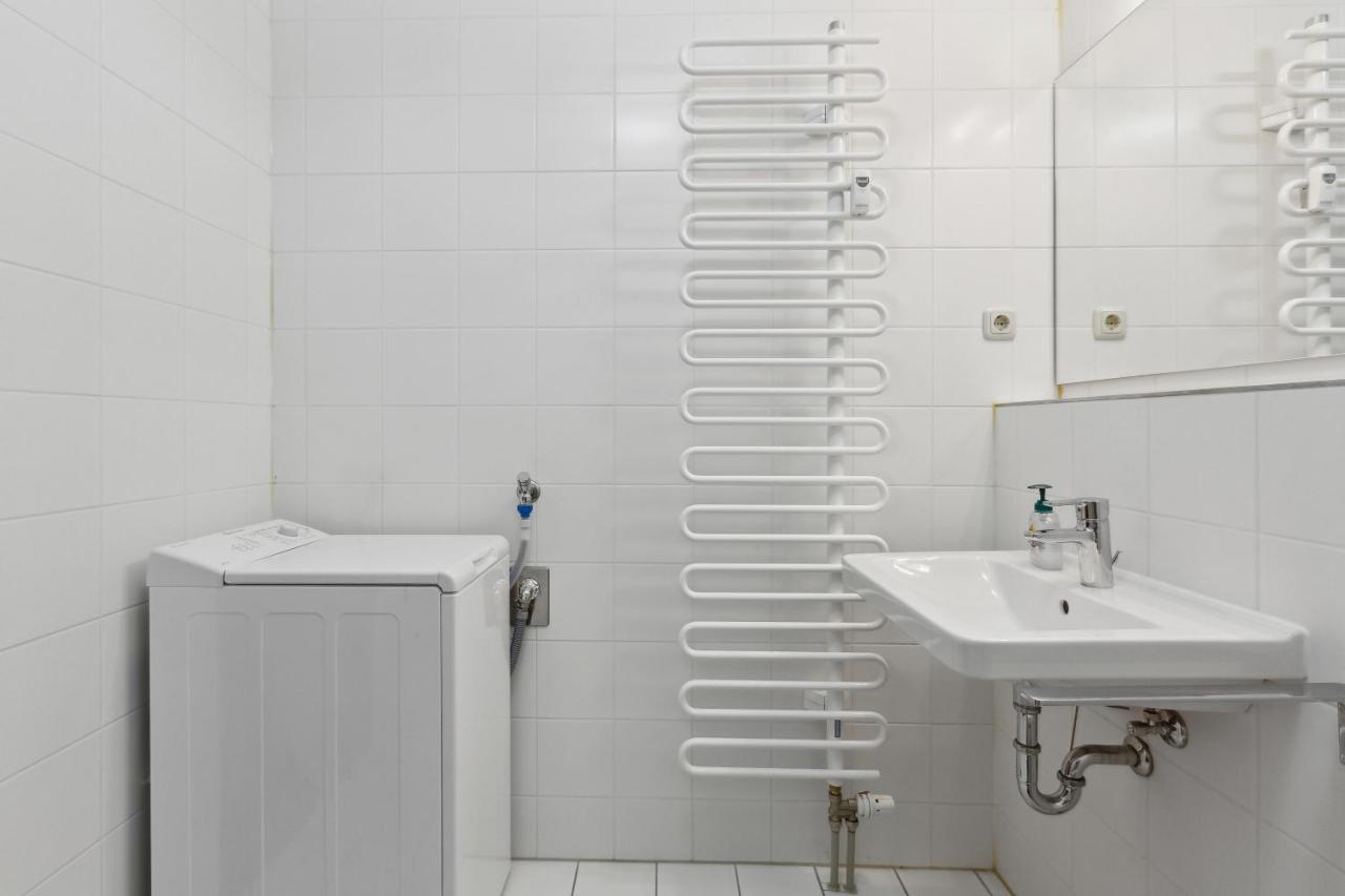 Eindrucksvolle Zwei-Zimmer-Wohnung Mit Balkon Und Grosser Kueche Leipzig Exteriör bild